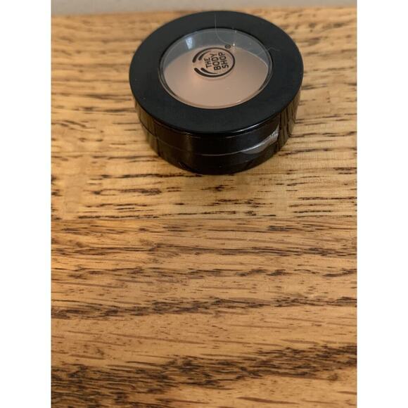 The Body Shop Full Coverage Matte Clay Concealer 0.05 Oz #021 New Unopened Seal - Picture 3 of 4